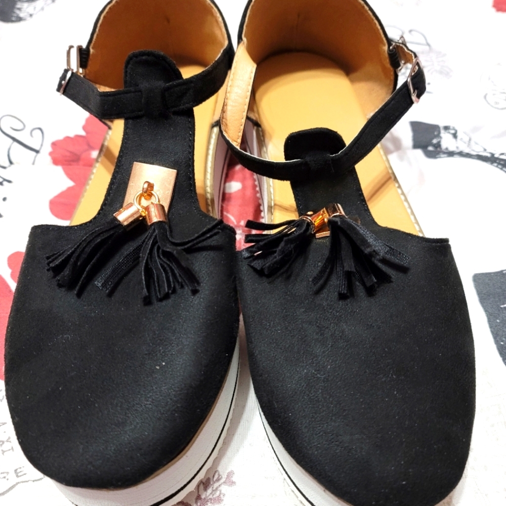 Fashion tassel round toe flat pumps single shoe.